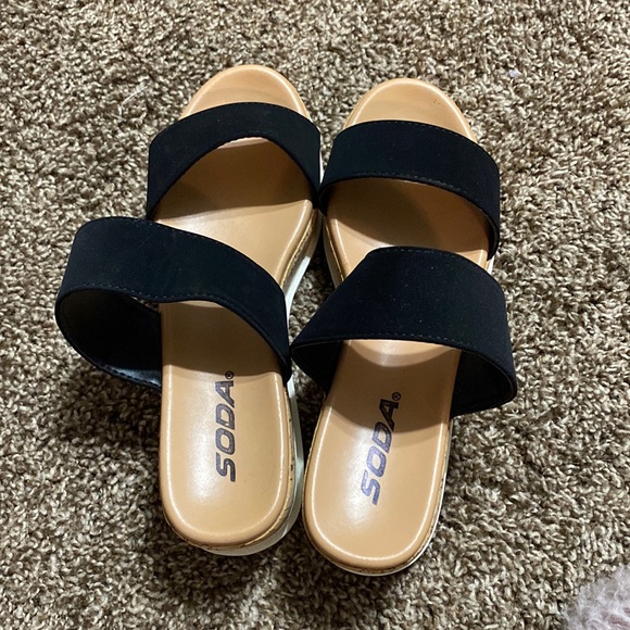 Wedge sandals - Picture 2 of 3